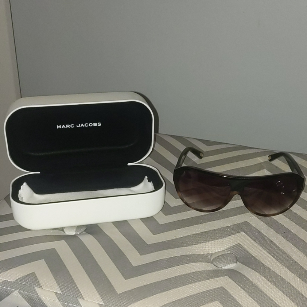 Marc Jacobs rounded sunglasses